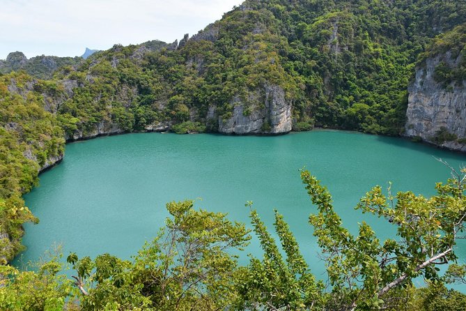 Day Tour to Angthong Marine Park by Insea Speedboat from Koh Samui - Koh Phaluai: lunch with a coastline view and living fishing culture
