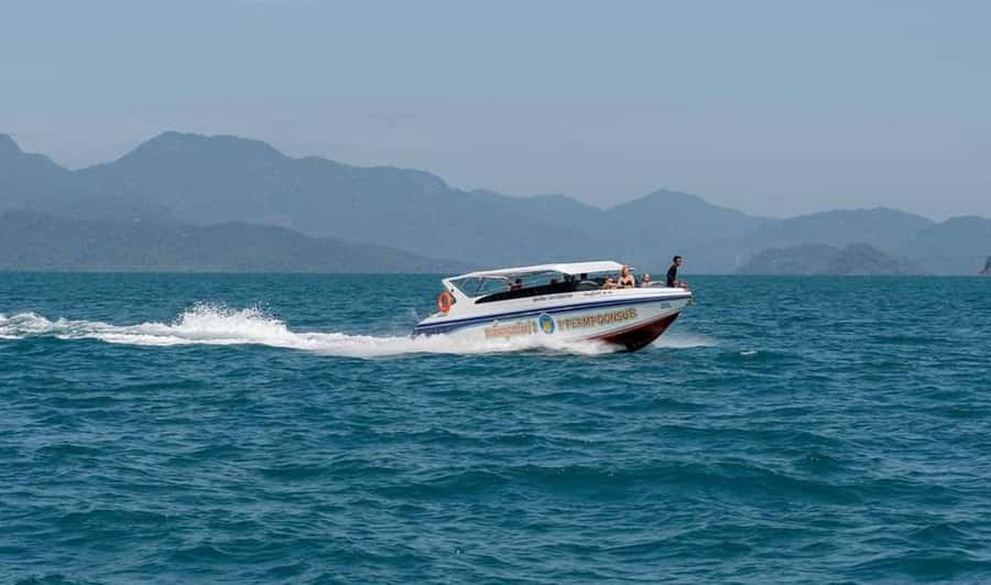 Doha: Speed Boat Adventure – 1 Hour Thrill Ride - A High-Speed Look at Doha From the Arabian Gulf