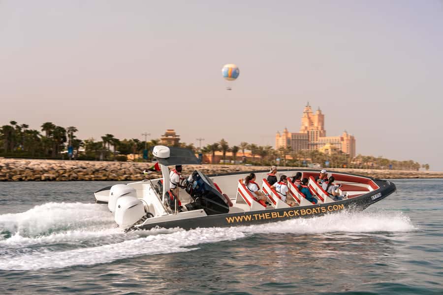 Dubai Marina: 1-Hour Luxury Sightseeing Speedboat Tour - Atlantis, The Palm, and Royal Atlantis: your splashy payoff moment