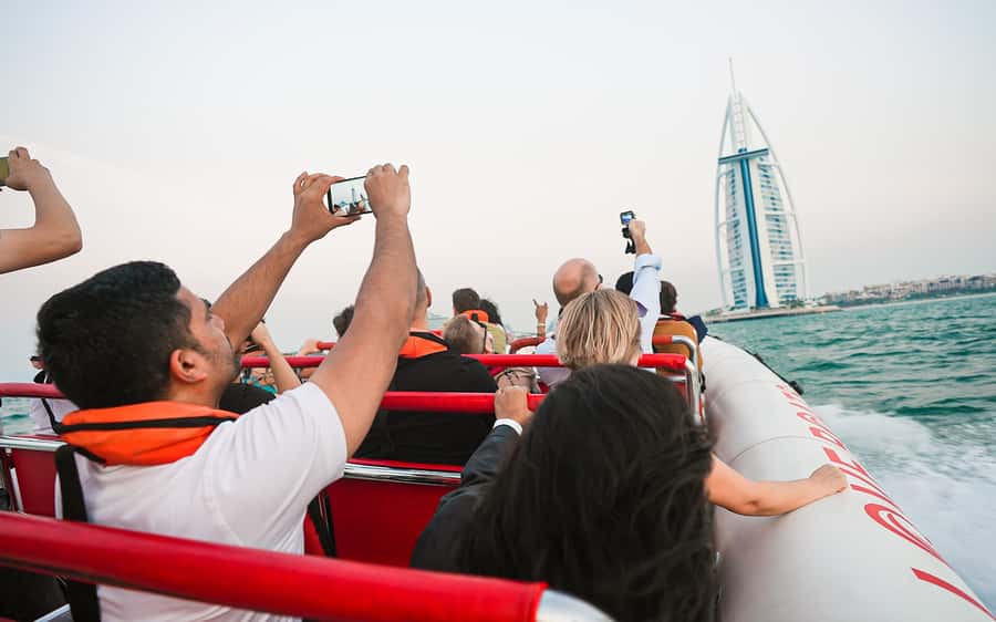 Dubai: Sightseeing Speedboat Tour with Live Tour Guide - Key highlights at a glance