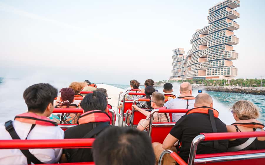 Dubai: Sightseeing Speedboat Tour with Live Tour Guide - What’s included, and what’s not (so you plan right)