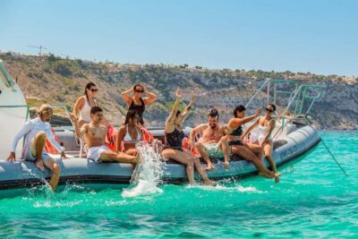 Durres & Tirana: Speed Boat Trip to Sazan, Karaburun & Cave - The Van to Vlorë and the Quick Pier Handoff