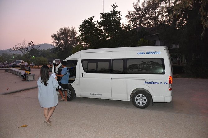 Early Bird Phi Phi Island & 4 Islands Speed Boat Tour from Krabi - Speedboat logistics: how crowded it can feel and why life jackets matter