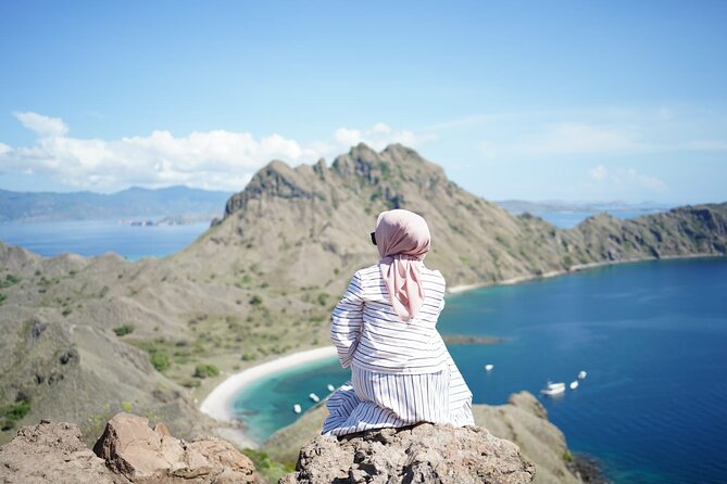 Early Bird Speedboat Group Tour : Explore Komodo Ahead of Crowds - Lunch at the right time: energy for snorkeling later
