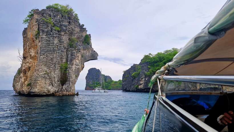 From Koh Lanta: Koh Haa & Koh Rok Snorkel Tour by Speedboat - Koh Rok Noi and Koh Rok Yai: reef meets beach reset