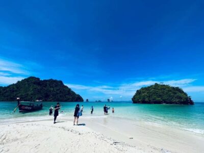 From Krabi: Phi Phi Early Bird & 4 Islands by Speedboat - Koh Mor and Koh Tap: the white-sand sandbar that links islands