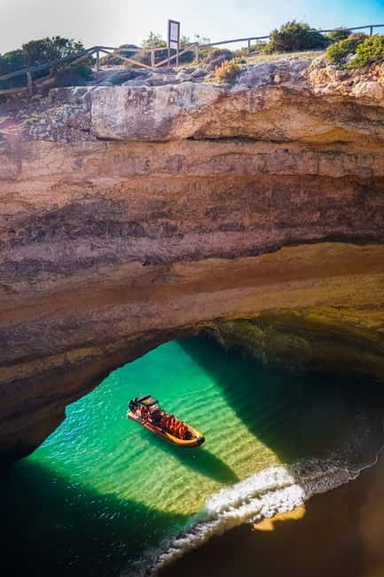 From Lagos: Benagil Caves Speedboat Adventure - Getting to the meeting point: Passeio dos Descobrimentos 1b