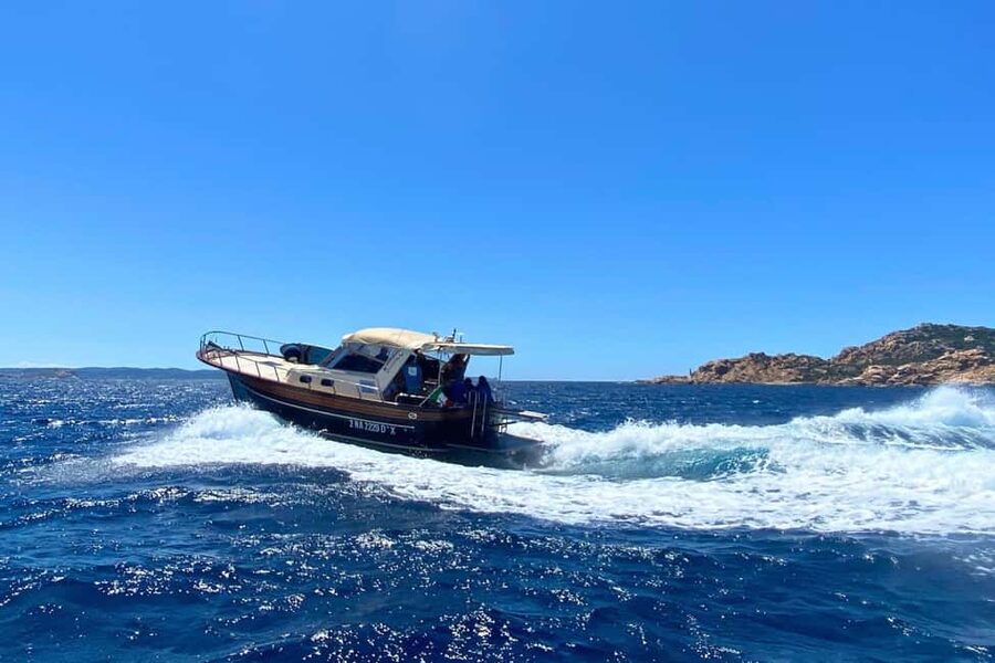 From Palau: South Corsica Trip by Wood Speedboat with Lunch - Boarding on the Torrentine Gozzo Aurora: small group, real comfort