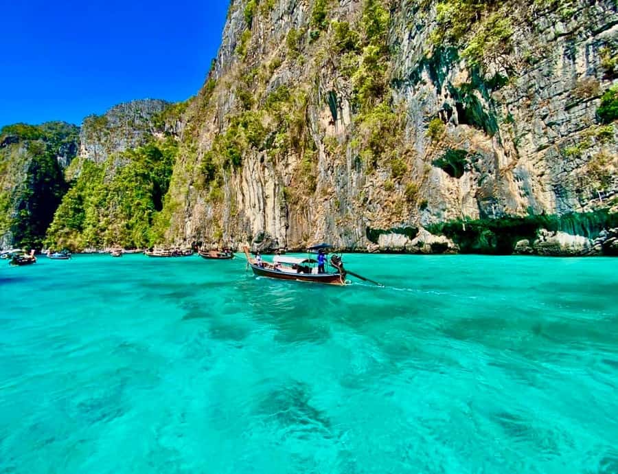 From Phi Phi Don:Sunset and Plankton Snorkeling by Speedboat - Food and comfort: lunch boxes, fruits, and drinks that matter