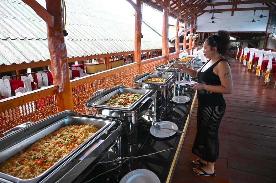 From Phuket: Premium Speedboat Tour to James Bond & Ko Panyi - Hong Island canoeing: the slow moment inside a fast day