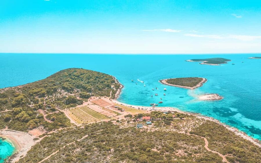 From Split: Blue Cave & 5 Islands Amazing Speedboat Tour - Hvar on the island: old-town walking time with a real pace break