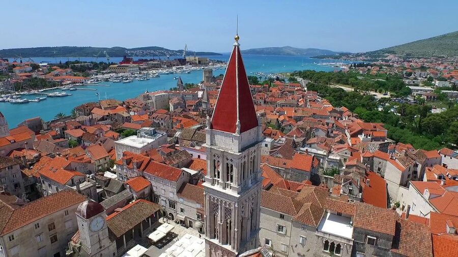 From Split: Blue Lagoon and Trogir Half-Day Speedboat Tour - Okrug Gornji and Borkko beach bar: the best kind of slowdown