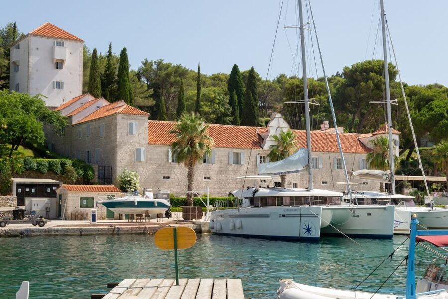 From Split: Blue Lagoon, Šolta, and Trogir Speedboat Tour - Comfort tips: how to handle the boat noise and make the timing work