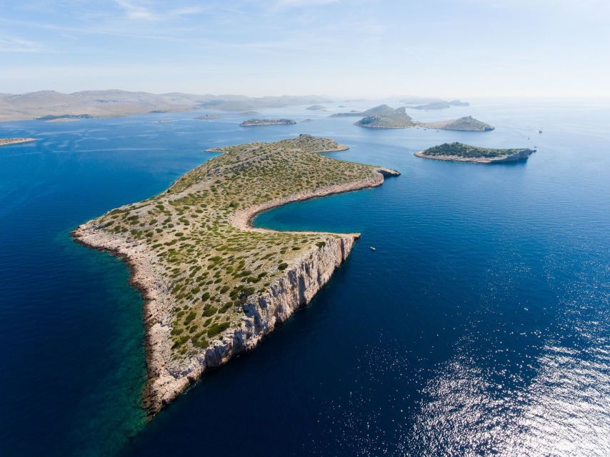 From Zadar: Private Speedboat Tour of Kornati National Park - Mana Island and the fortress views: the scenic payoff early
