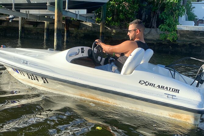 Ft. Lauderdale Mini Powerboat Rental. Canal, Yacht, Mansion Tour - Best For Date Trips, Families, and Short-Fuse Sightseeing