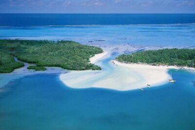 Full-Day At Ile Aux Cerf: Speed Boat, GRSE, Lunch On A Private Island & Transfer - The Speedboat Ride to Ile aux Cerfs: Fast, Scenic, and Built for Photos