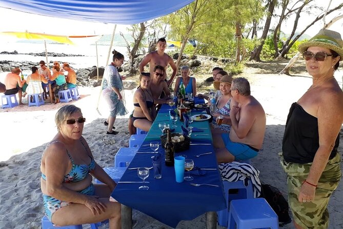 Full Day Shared Speed Boat in Ile Aux Cerfs Lunch & Transfer incl - Island Time and Snorkelling: How to Make It Count