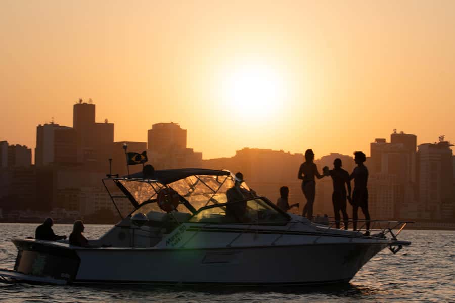 Glória: Sunset Speedboat Cruise with Drinks and Snacks - Drinks, Snacks, and Onboard Comfort: good enough to feel cared for
