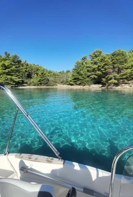 Half-day speedboat trip from Zadar with drinks - On board: drinks, masks, and a skipper who keeps things moving