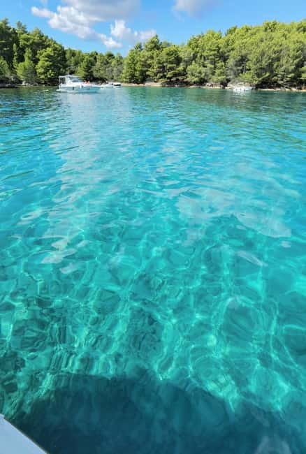 Half-day speedboat trip from Zadar with drinks - Stop 2: Ošljak for a full hour of swimming and snorkeling
