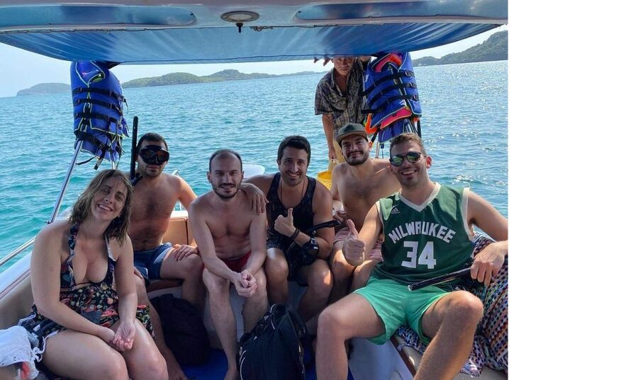 Hoi An/Da Nang: Snorkeling and Island Hopping Speedboat Tour - Second snorkeling at Tai Island: hard coral, fish feeding, and more action