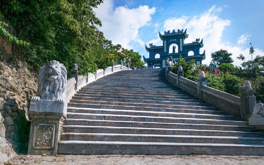 Hoi An/Da Nang: Snorkelling & Island-Hopping Speedboat Tour - Tai Island snorkeling: hard coral, fish variety, and fish feeding