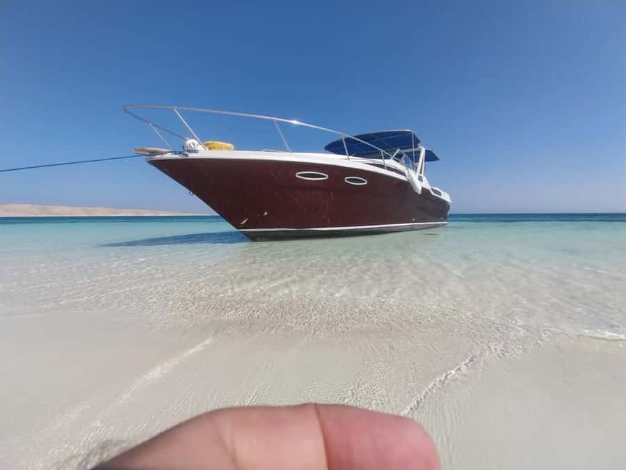 Hurghada: Private Luxury Speedboat W Snorkelling & Fruits - Giftun Island: dolphins, natural scenery, and the main snorkeling window