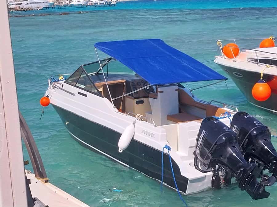 Hurghada: Private Luxury Speedboat W Snorkelling & Fruits - Guides and the small touches that make it feel truly easy