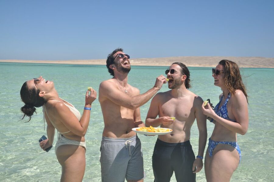Hurghada: Private Speedboat Adventure with Snacks & Pick-up - Lunch, Drinks, and the Lunch Box Reality Check
