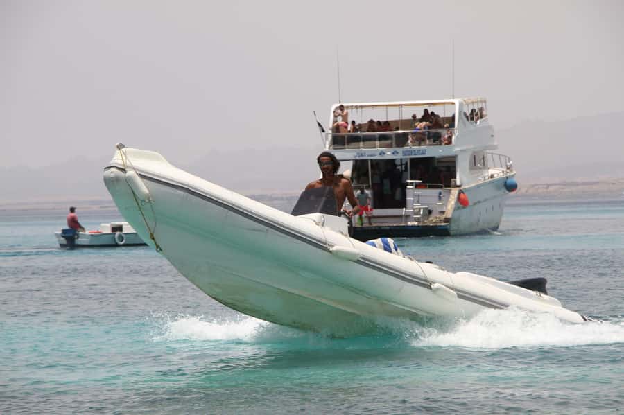 Hurghada: Private Speedboat to Orange Bay and White Island - The add-on flight: parasailing for a quick Red Sea view