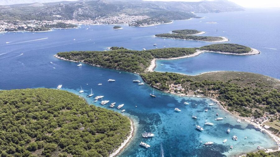 Hvar: Blue Cave, Green Cave & Stiniva Beach Speed Boat Tour - Stiniva Cove: The Boat-Only Archway and Where to Spend Your Swim Minutes