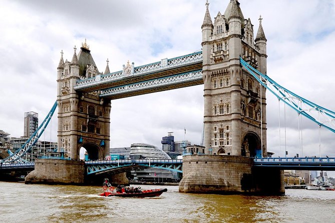Iconic Sights of London: High-Speed Boat Trip - High-Speed Turns, Real Bounce, and the Comfort Tips That Matter