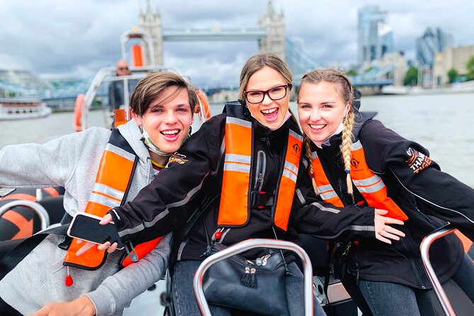 Iconic Sights of London: High-Speed Boat Trip - Guides Who Keep the Whole Thames Route Entertaining