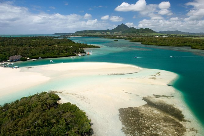 Ile aux Cerf: Speed boat with Parasailing & Tube Riding and Lunch - Undersea Walking at Ile aux Cerfs: Coral Reef Time Without a Dive Tank