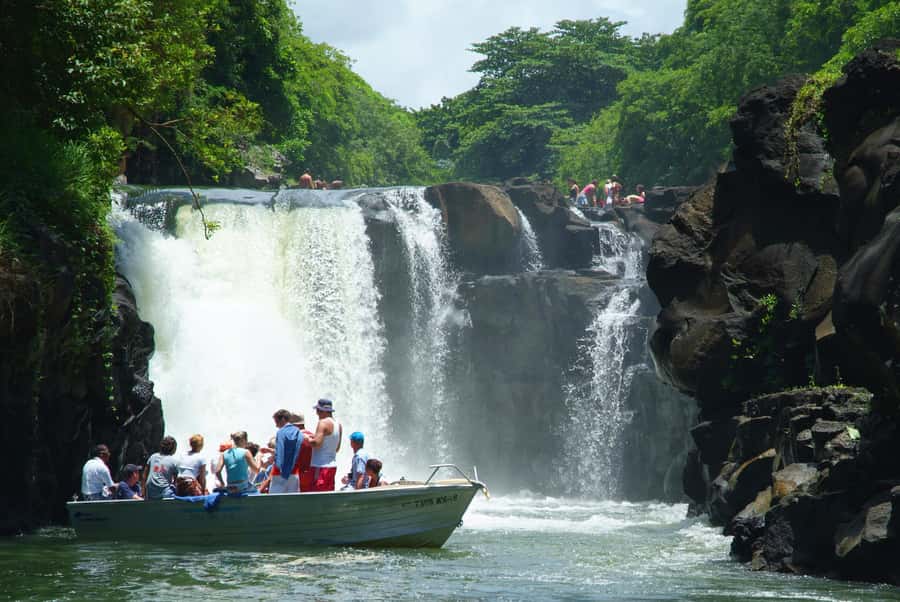 Ile aux Cerfs: Island & Waterfall Speedboat Tour with Lunch - Who should book this speedboat and lunch day