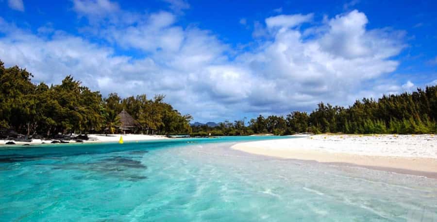 Ile aux Cerfs: Island & Waterfall Speedboat Tour with Lunch - Practical tips to make the day smoother