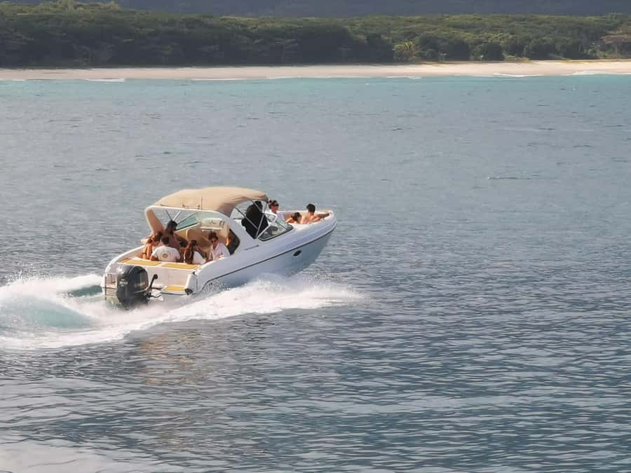 Ilha Grande: 360° Circumnavigation Speed Boat Tour - 8h - Praia do Caxadaço: your first wild coast reality check