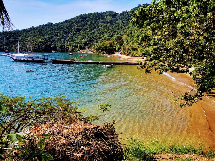 Ilha Grande: 360° Circumnavigation Speed Boat Tour - 8h - Aventureiro Marine Reserve area: the approach sets the mood
