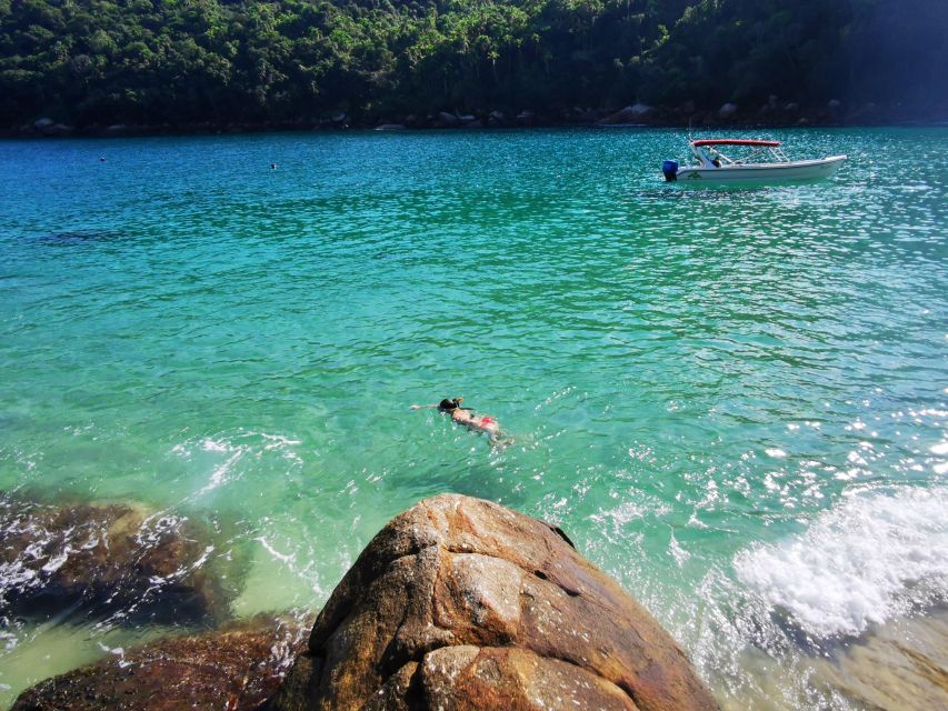 Ilha Grande: 360° Circumnavigation Speed Boat Tour - 8h - Lunch time on the tour: an optional restaurant stop