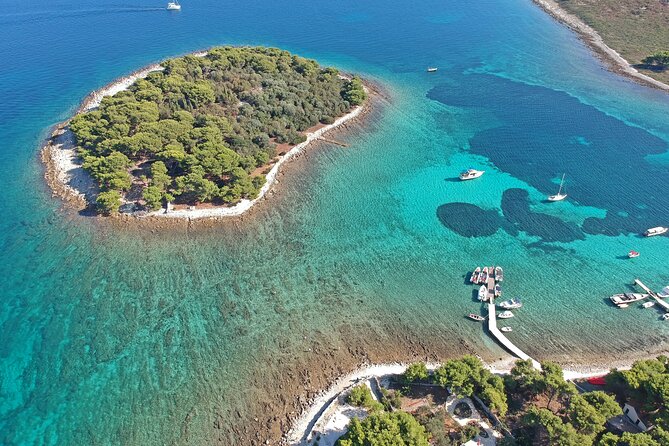 Islands Brač, Šolta & Blue lagoon - Private speedboat tour - Necujam on Šolta: A Bay Built Around a Shipwreck Attraction