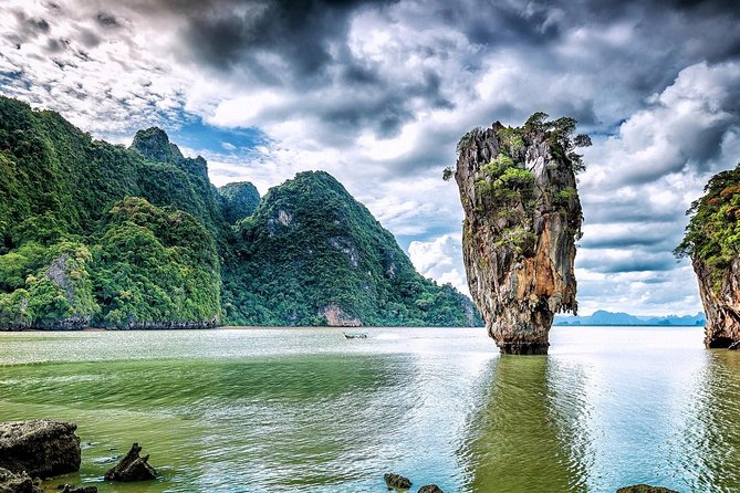 James Bond Island Adventure: Speedboat & Canoe Expedition - Speedboat, Canoe, and James Bond Cliffs in One Long Day