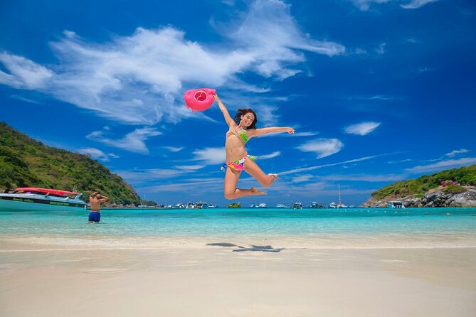 Kahung Beach ( Coral Island ) by Speedboat - The 15-minute speedboat ride: the thrill part that saves hours