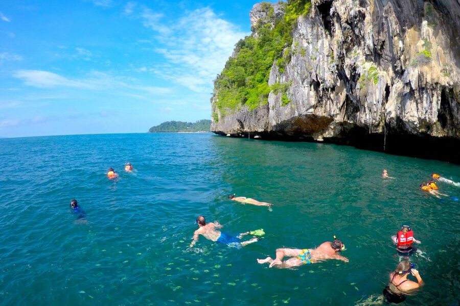 Koh Lanta: 4 Islands Speedboat Tour Emerald Cave & Ko Kradan - Ko Kradan beach time: lunch, swimming, and serious wow-factor sand