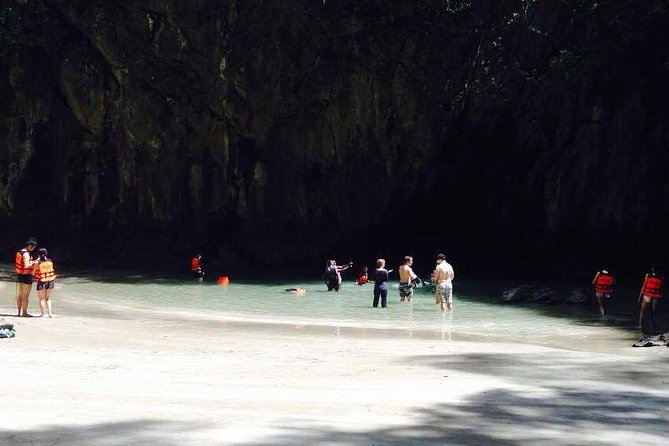 Koh Lanta: 4 Islands Tour by Speedboat with Snorkeling - Koh Kradan (11:30–14:00): Beach Lunch Plus Reef Time