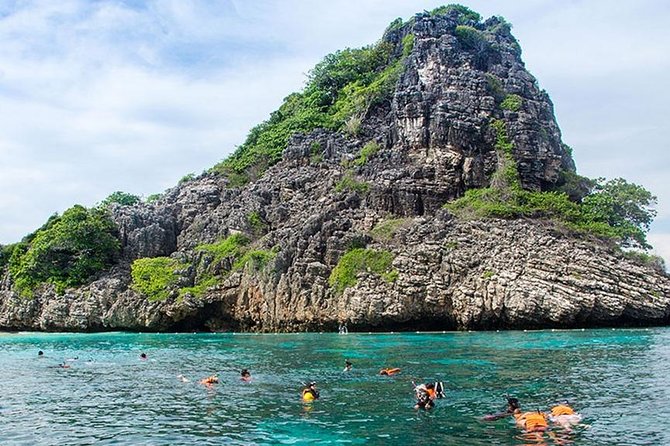 Koh Rok and Koh Haa Snorkeling Trip by Speedboat from Koh Lanta - Stop One: Koh Rok Nok’s white sand beach snorkeling (and the time trade-off)