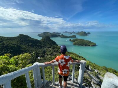 Koh Samui: Angthong Marine Park Speedboat Tour with Kayaking - Hotel pickup, light breakfast, and a speedboat start
