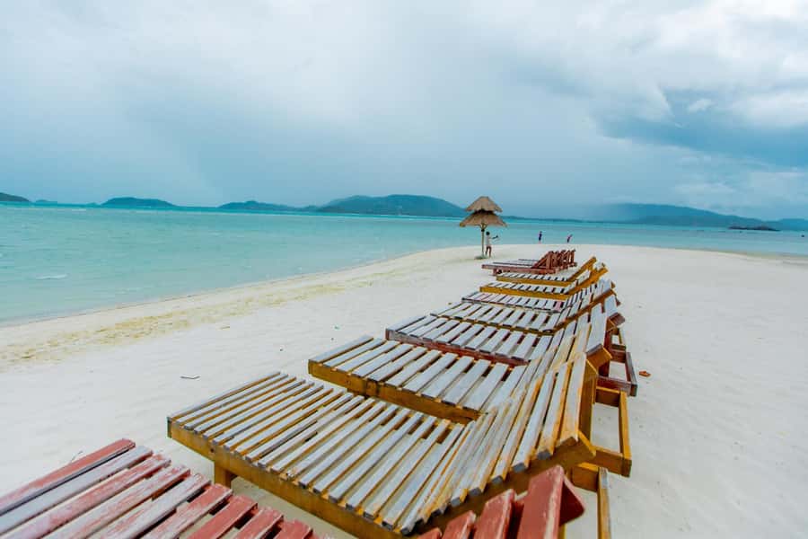 Koh Samui: Pink Dolphin Spotting & Pig Island Speedboat Tour - Pink dolphins off Koh Samui: how the dolphin hunt really feels