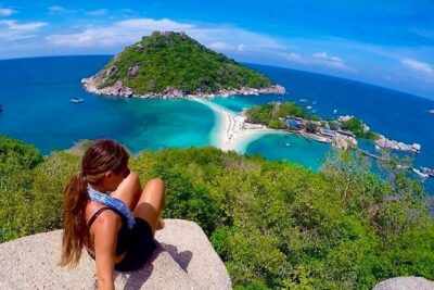 Koh Tao and Koh Nang Yuan Speedboat Tour from Koh Phangan - Stop 1 on Nang Yuan: sand bridges, swimming, and the viewpoint climb