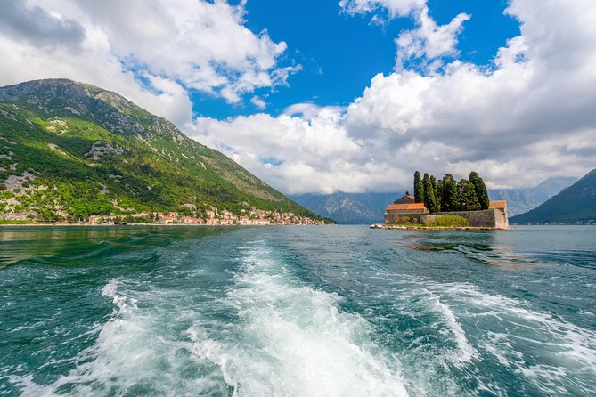 Kotor Private Speedboat Rental: Blue Cave & Lady of the Rocks - Getting there smoothly: the meeting point and the traffic reality