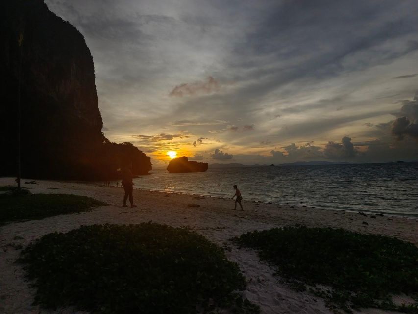 Krabi: 7 Island Sunset With BBQ & Plankton Speed Boat Tour - Thale Waek sandbar between islands: the low-tide photo you can actually walk on